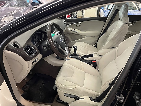 Volvo V40 Cross Country 5 of 5