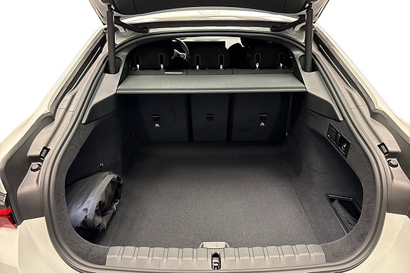 BMW i4 13 of 13