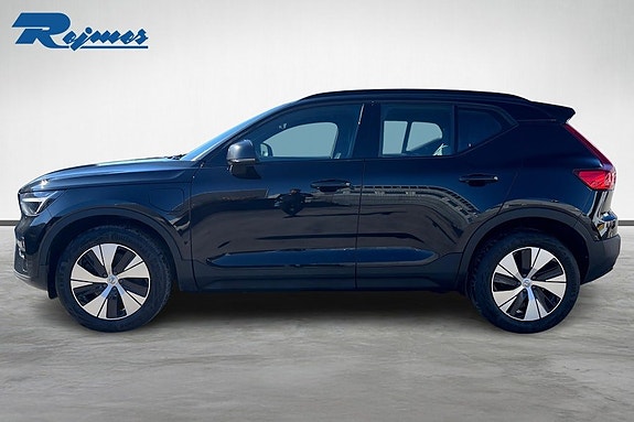Volvo XC40 3 of 5