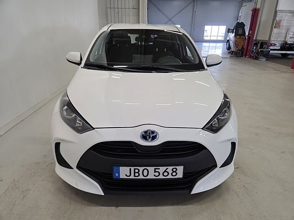 Toyota Yaris 2 of 10
