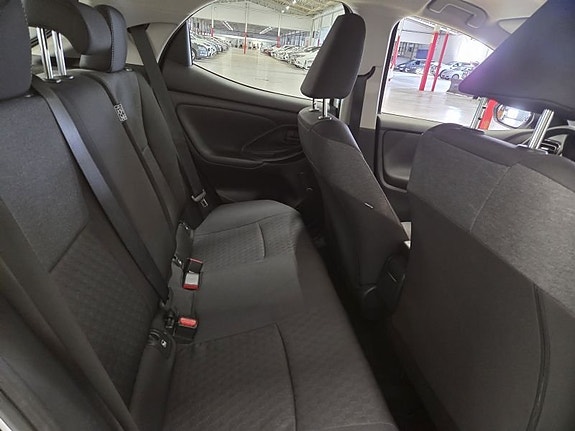 Toyota Yaris 5 of 10