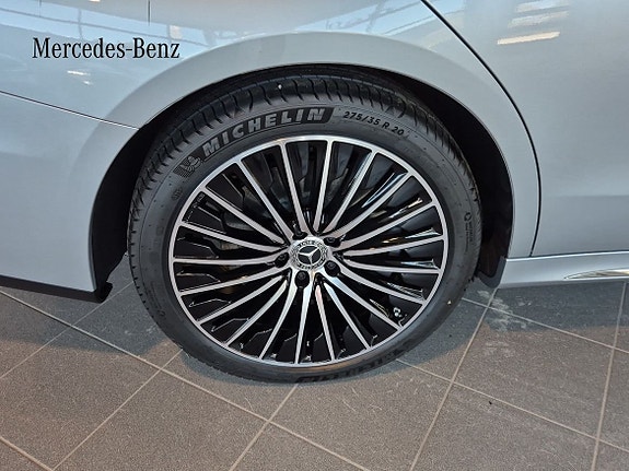 Mercedes-Benz E300 de 5 of 11