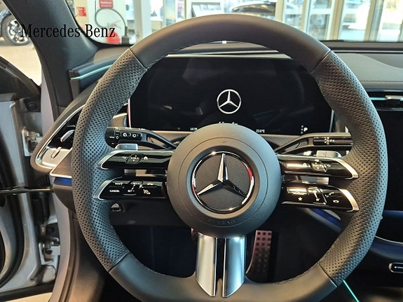 Mercedes-Benz E300 de 8 of 11