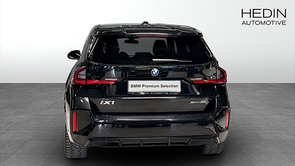 BMW iX1 7 of 10