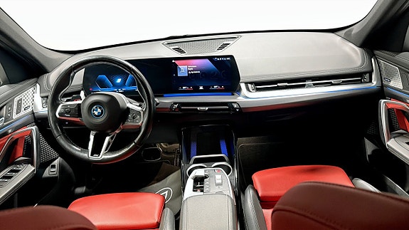 BMW iX1 4 of 5
