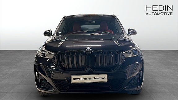 BMW iX1 8 of 10