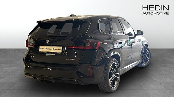 BMW iX1 2 of 5