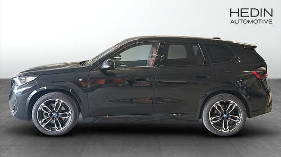 BMW iX1 6 of 10