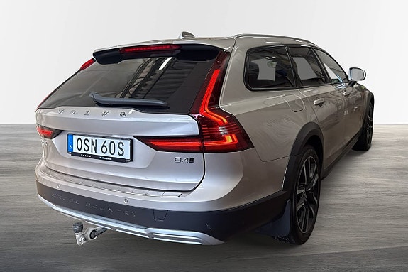 Volvo V90 Cross Country 3 of 5