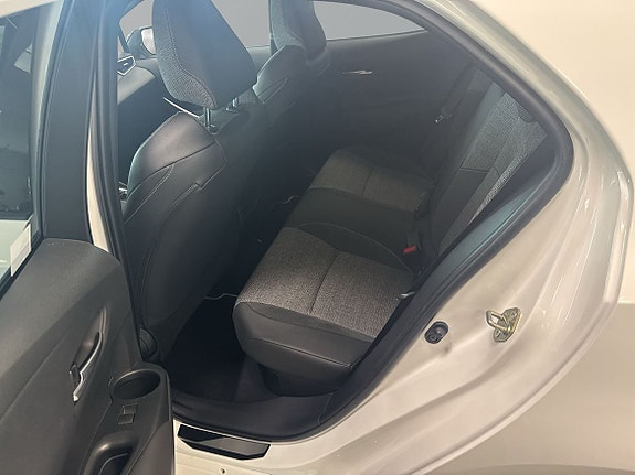 Toyota Corolla 8 of 21
