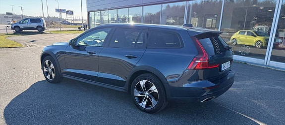 Volvo V60 Cross Country 5 of 5