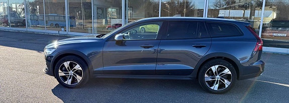 Volvo V60 Cross Country 3 of 5