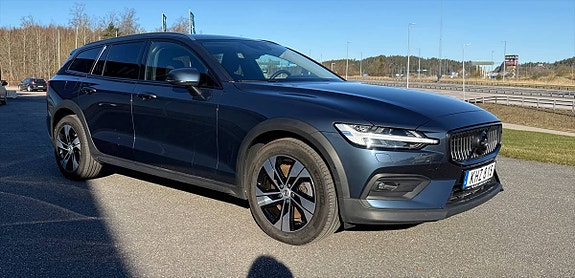 Volvo V60 Cross Country 4 of 5
