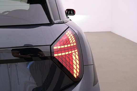 MINI Cooper SE 25 of 27