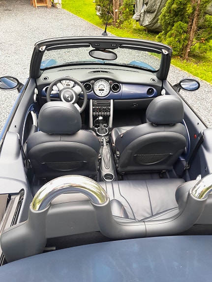 MINI Cooper 4 of 5