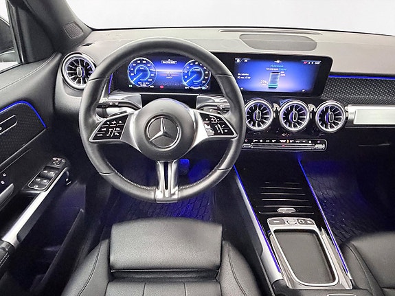 Mercedes-Benz EQB250+ 15 of 28