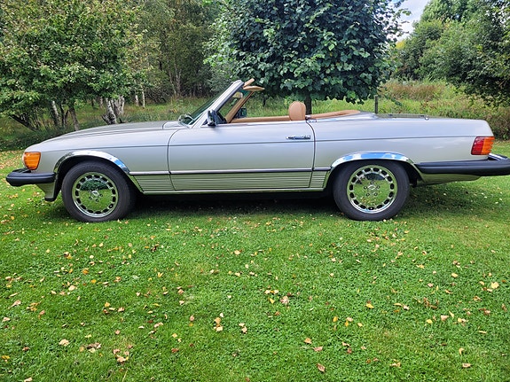 Mercedes-Benz 450 SL 3 of 5