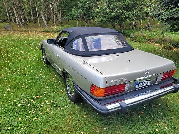Mercedes-Benz 450 SL 2 of 5