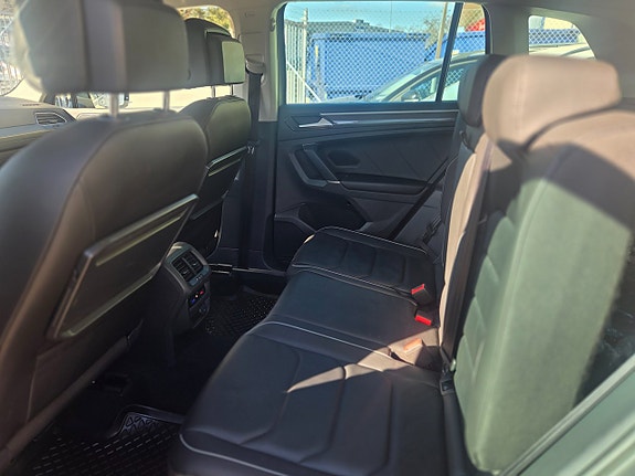 Volkswagen Tiguan 5 of 14
