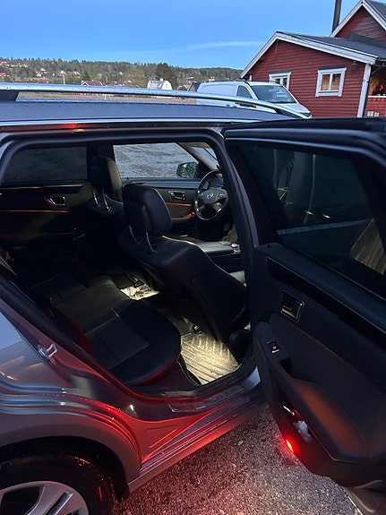 Mercedes-Benz E250 4 of 5