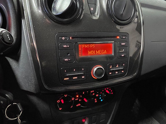 Dacia Sandero 7 of 8