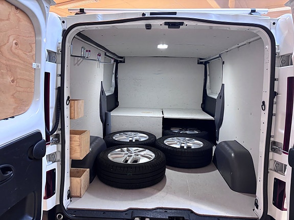 Renault Trafic 17 of 17
