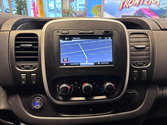 Renault Trafic 9 of 17