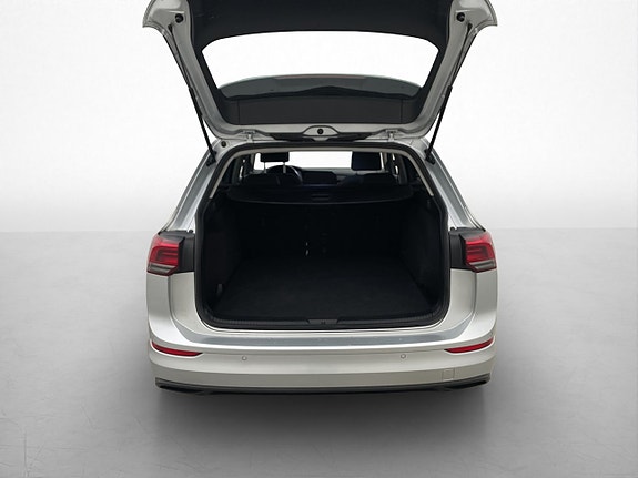 Volkswagen Golf VIII 25 of 29