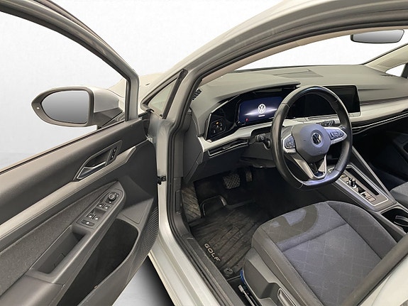 Volkswagen Golf VIII 10 of 29