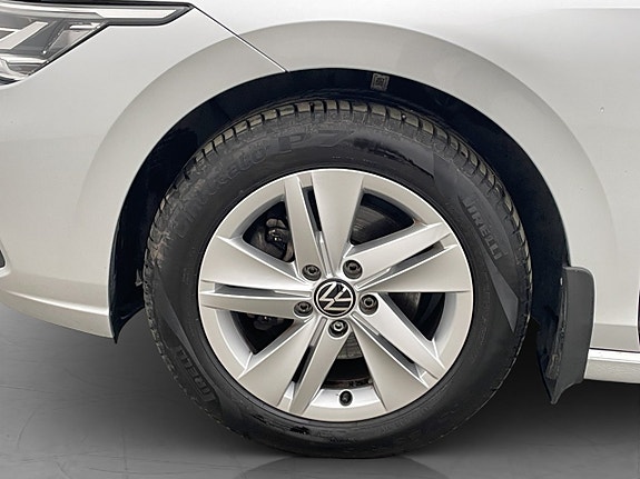 Volkswagen Golf VIII 26 of 29