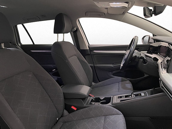 Volkswagen Golf VIII 23 of 29