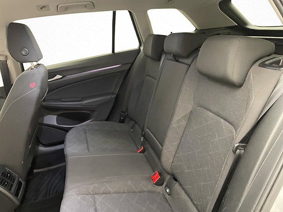 Volkswagen Golf VIII 24 of 29