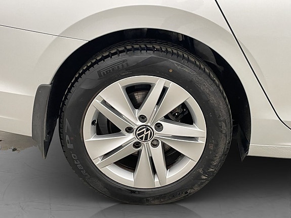 Volkswagen Golf VIII 28 of 29