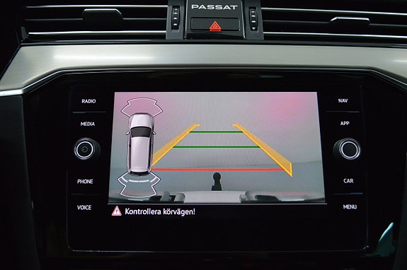 Volkswagen Passat 15 of 27