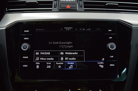 Volkswagen Passat 19 of 27