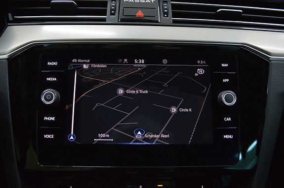 Volkswagen Passat 14 of 27