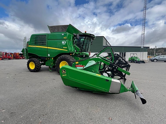 Tröska John Deere 6 of 8