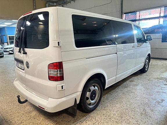 Volkswagen Caravelle 4 of 5
