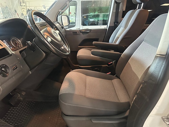 Volkswagen Caravelle 6 of 15