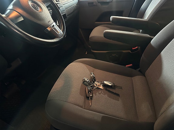Volkswagen Caravelle 9 of 15