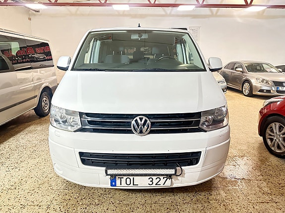 Volkswagen Caravelle 2 of 5