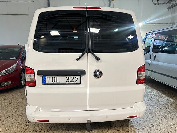 Volkswagen Caravelle 15 of 15