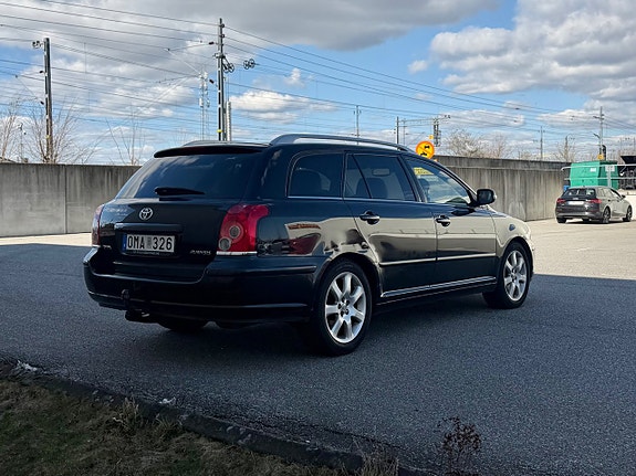 Toyota Avensis 3 of 7
