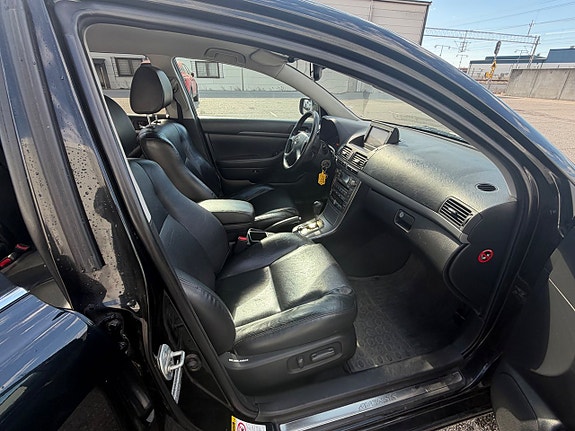 Toyota Avensis 7 of 7