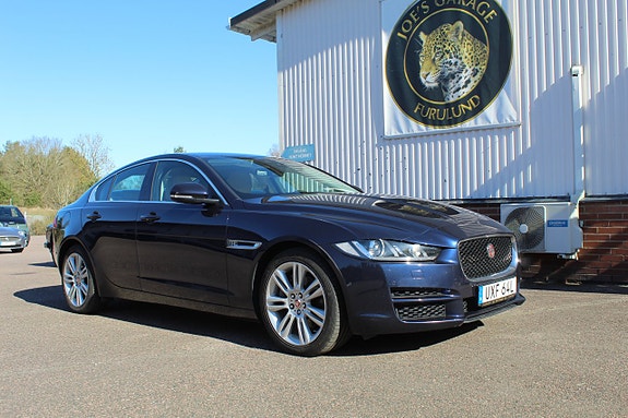 Jaguar XE 3 of 7