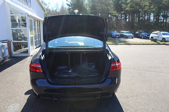 Jaguar XE 5 of 7