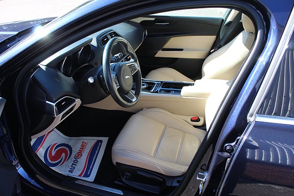 Jaguar XE 6 of 7