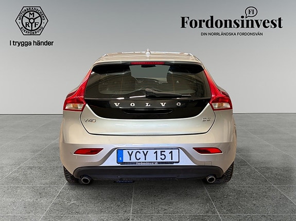 Volvo V40 4 of 5