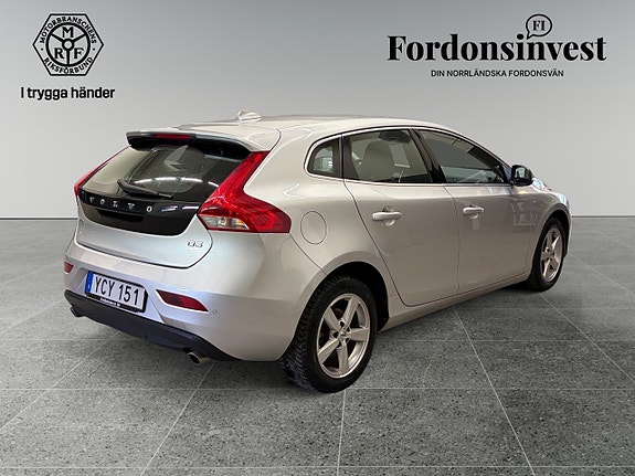 Volvo V40 3 of 5