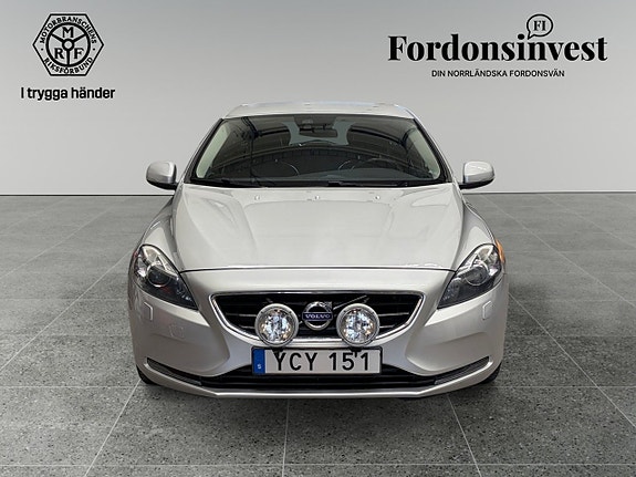 Volvo V40 8 of 18
